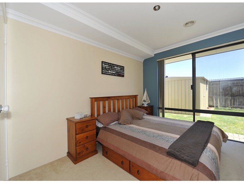 49 Hibbertia Follow, Halls Head WA 6210