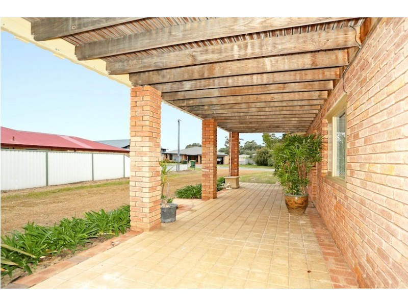 4 Pioneer Court, Bouvard WA 6211
