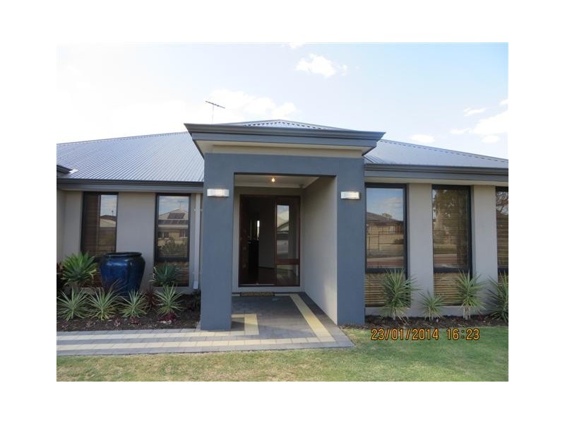 4 Calder Nook, Lakelands WA 6180