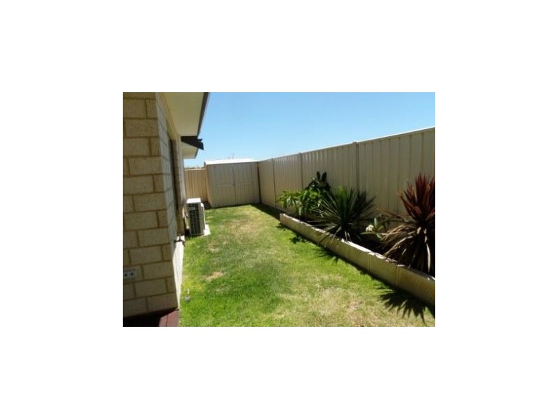 4 Calder Nook, Lakelands WA 6180