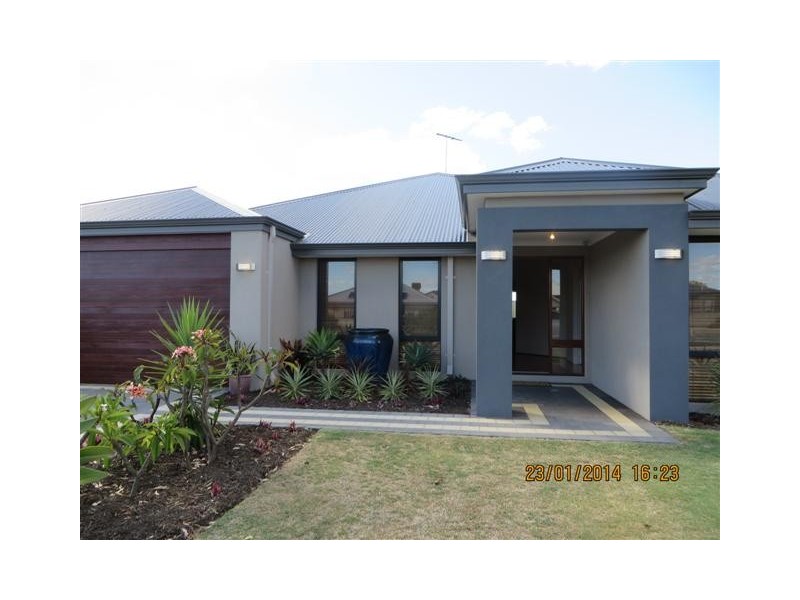 4 Calder Nook, Lakelands WA 6180