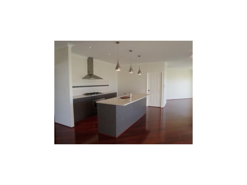 4 Calder Nook, Lakelands WA 6180