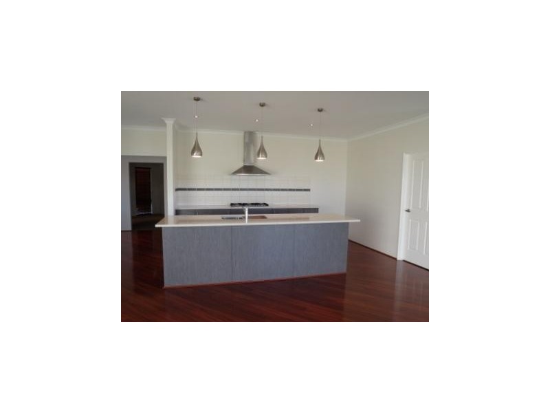 4 Calder Nook, Lakelands WA 6180