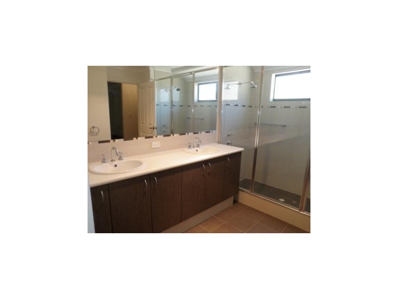 4 Calder Nook, Lakelands WA 6180