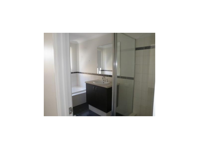 4 Calder Nook, Lakelands WA 6180