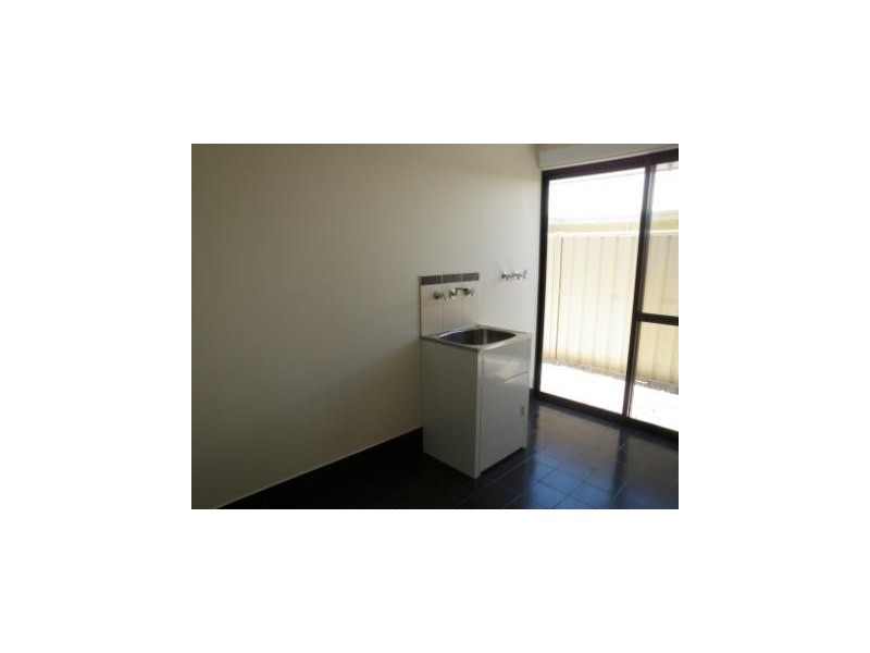 4 Calder Nook, Lakelands WA 6180