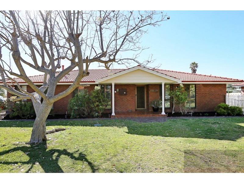 2 Muir Place, Halls Head WA 6210