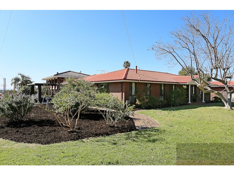 2 Muir Place, Halls Head WA 6210