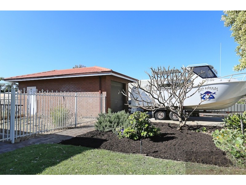 2 Muir Place, Halls Head WA 6210