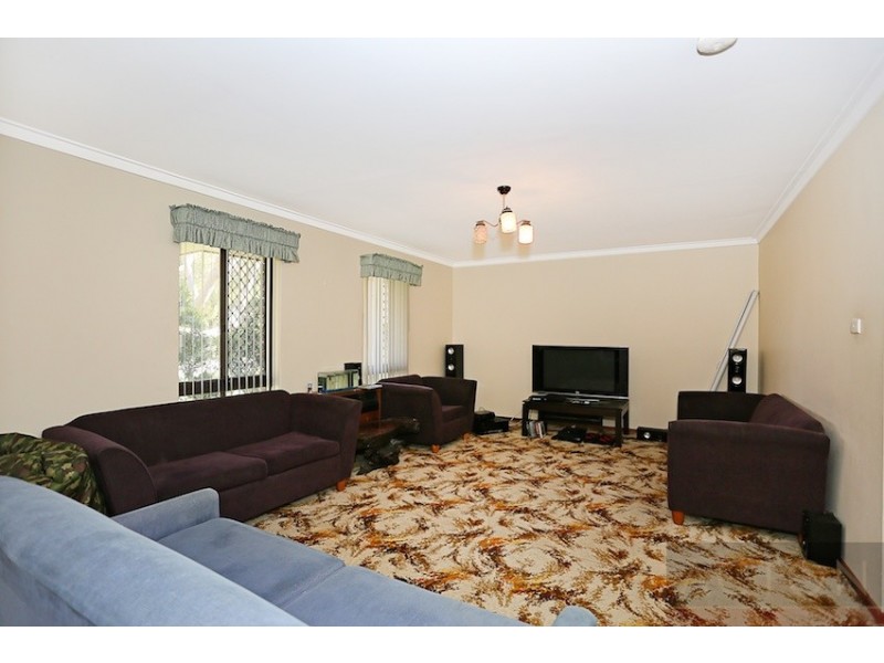2 Muir Place, Halls Head WA 6210