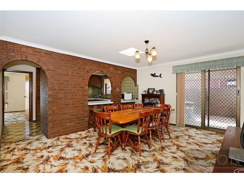 2 Muir Place, Halls Head WA 6210