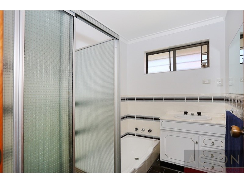 2 Muir Place, Halls Head WA 6210