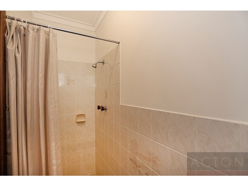 2 Muir Place, Halls Head WA 6210