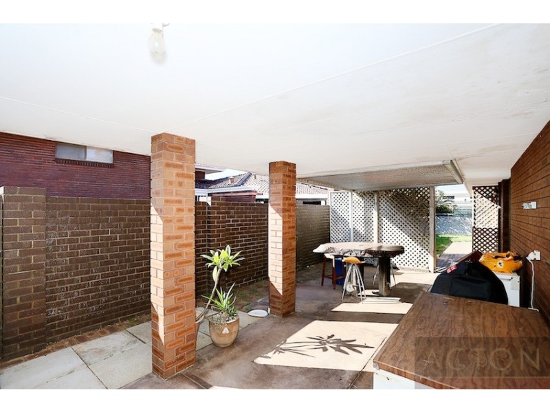 2 Muir Place, Halls Head WA 6210