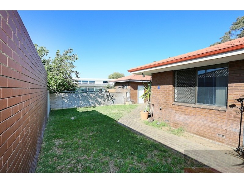 2 Muir Place, Halls Head WA 6210