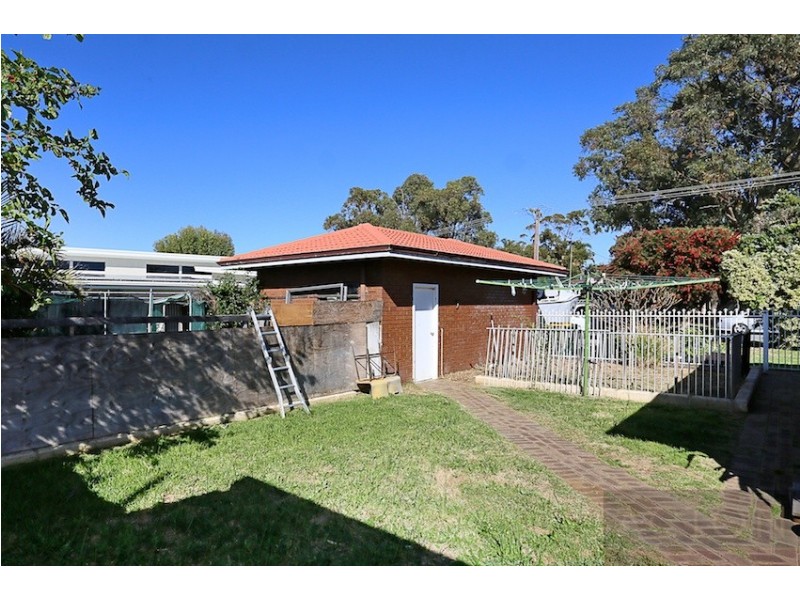 2 Muir Place, Halls Head WA 6210