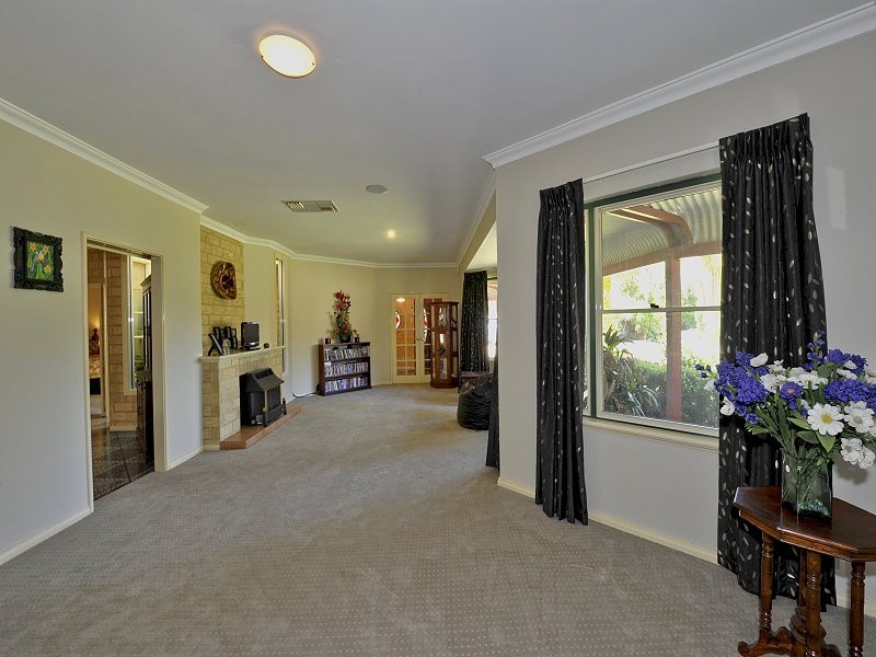 2 Palomino Place, Greenfields WA 6210