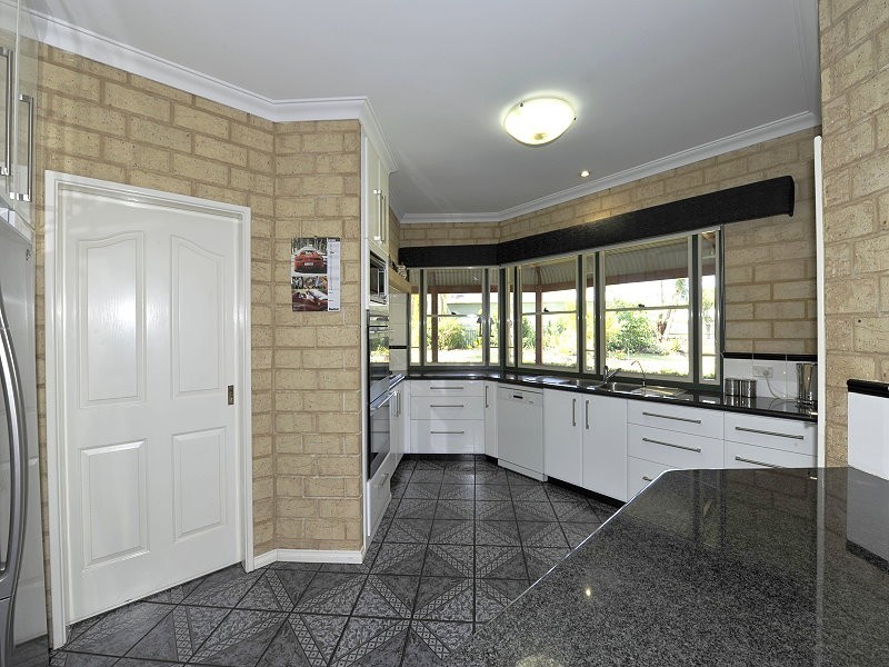 2 Palomino Place, Greenfields WA 6210