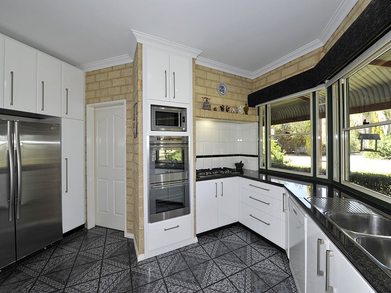 2 Palomino Place, Greenfields WA 6210