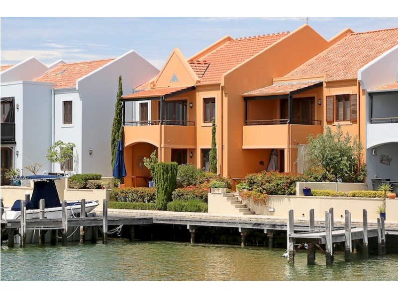 8/40 Rialto Place, Halls Head WA 6210