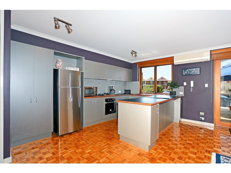 8/40 Rialto Place, Halls Head WA 6210