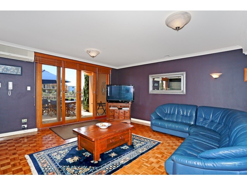 8/40 Rialto Place, Halls Head WA 6210