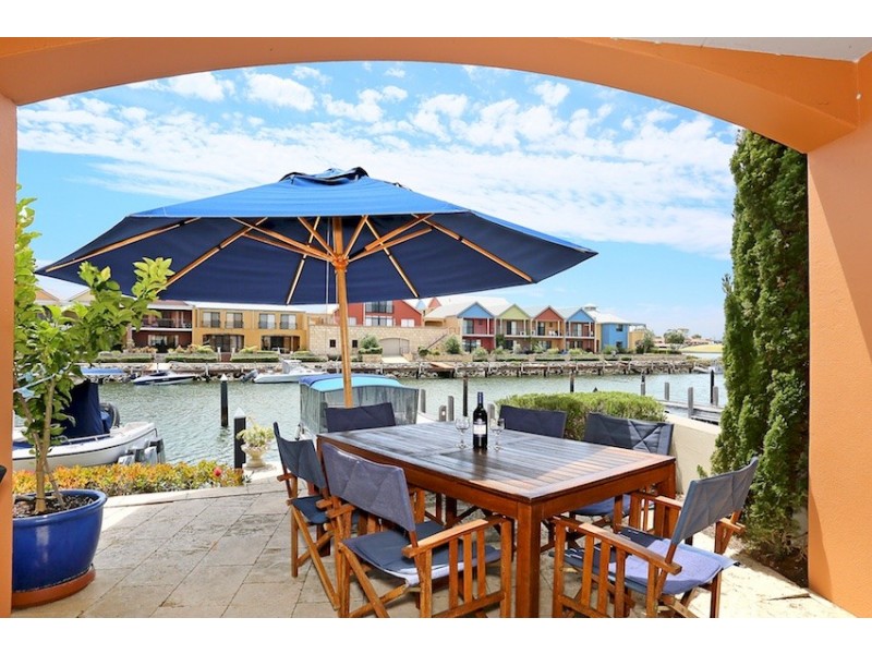 8/40 Rialto Place, Halls Head WA 6210