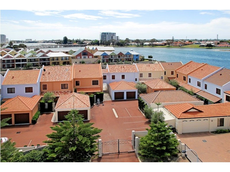 8/40 Rialto Place, Halls Head WA 6210