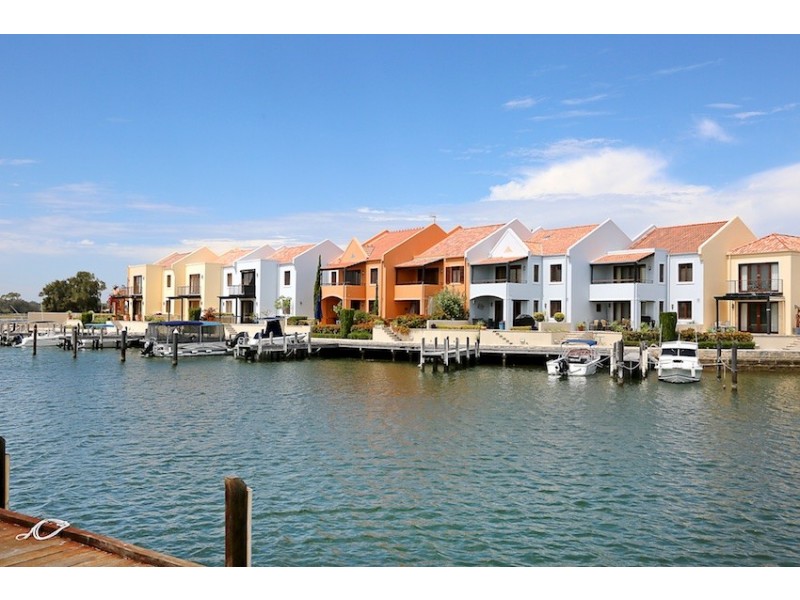 8/40 Rialto Place, Halls Head WA 6210