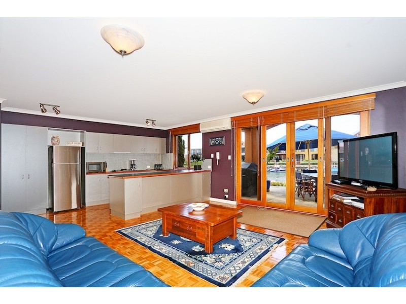 8/40 Rialto Place, Halls Head WA 6210