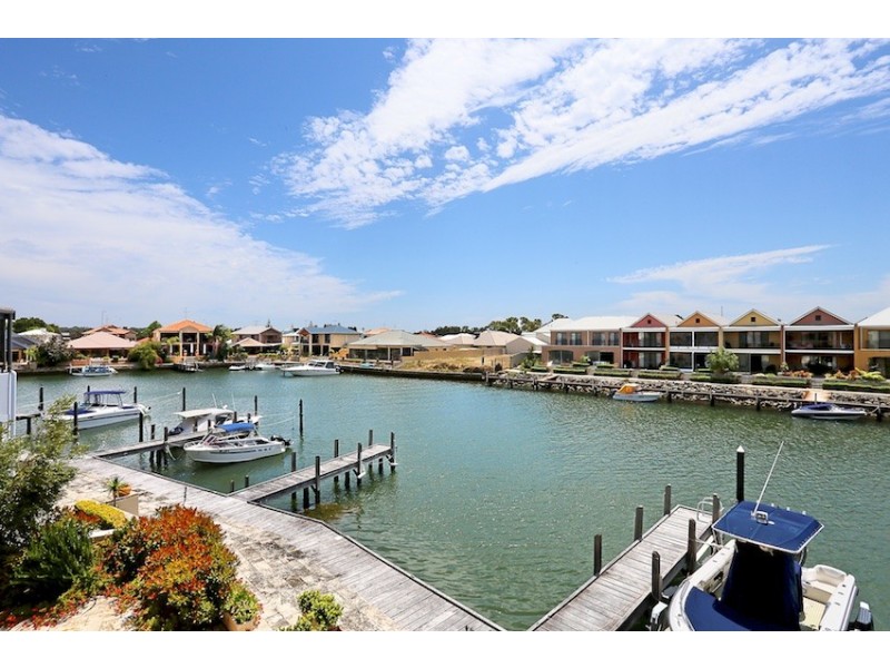 8/40 Rialto Place, Halls Head WA 6210