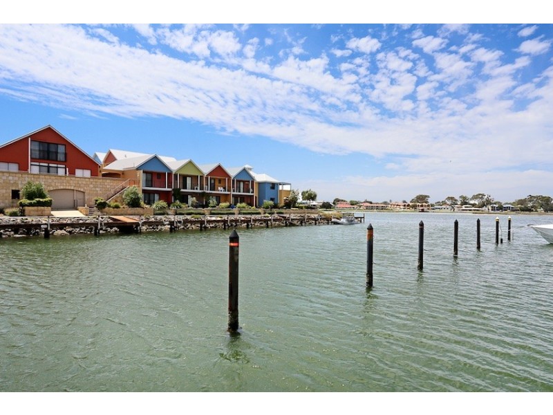 8/40 Rialto Place, Halls Head WA 6210