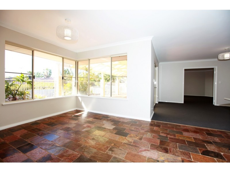 6 St Andrews Court, Halls Head WA 6210