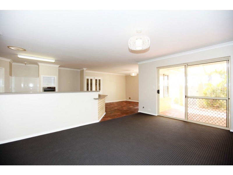 6 St Andrews Court, Halls Head WA 6210