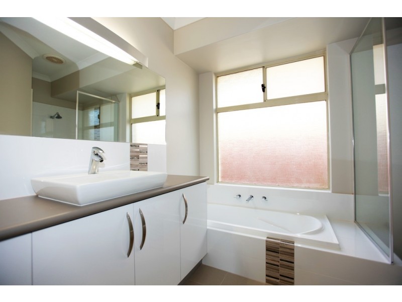 6 St Andrews Court, Halls Head WA 6210