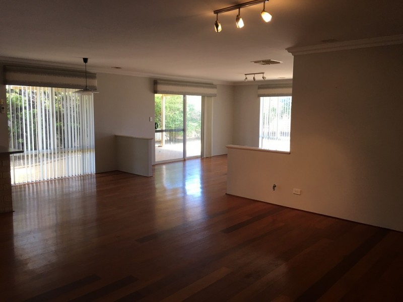 186 Peelwood Parade, Halls Head WA 6210