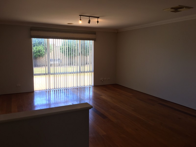 186 Peelwood Parade, Halls Head WA 6210