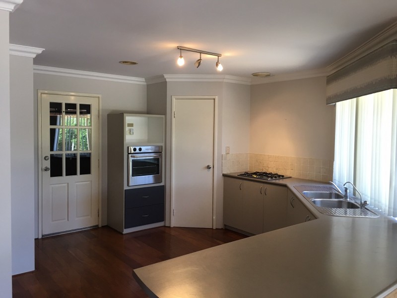 186 Peelwood Parade, Halls Head WA 6210