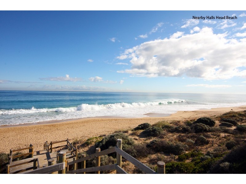 72 Boardwalk Boulevard, Halls Head WA 6210