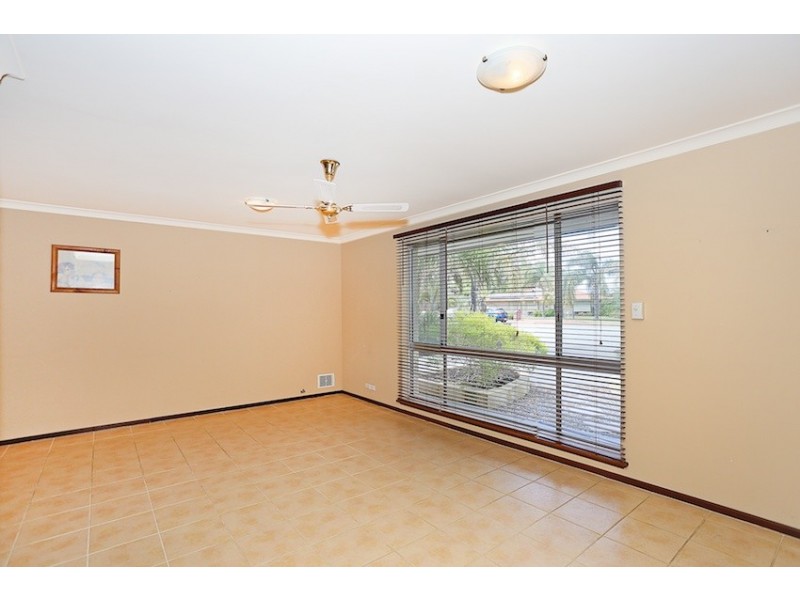 7 McMahon Court, Halls Head WA 6210