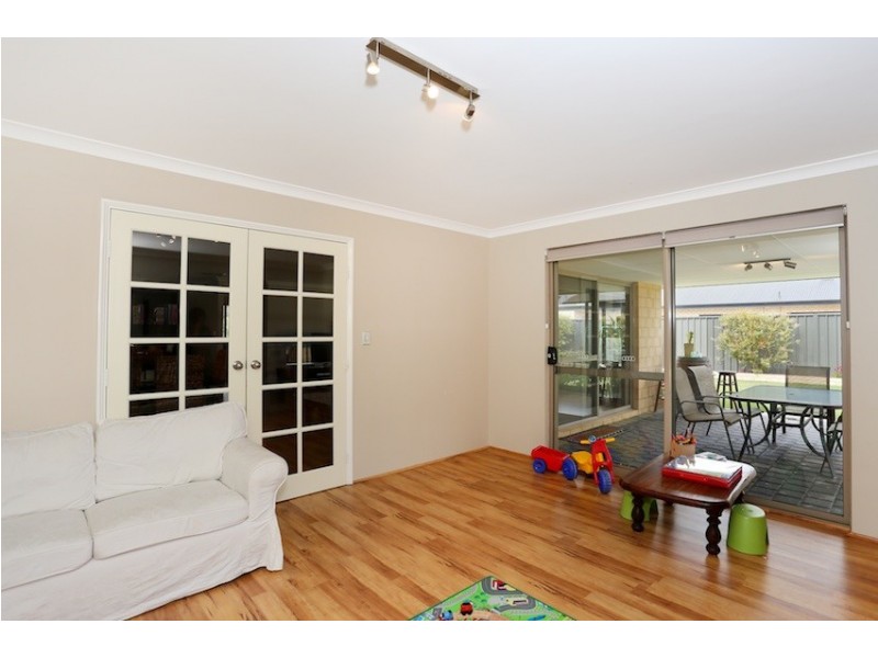 25 Maywood Way, Wannanup WA 6210