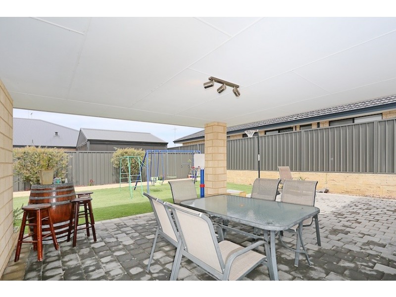 25 Maywood Way, Wannanup WA 6210
