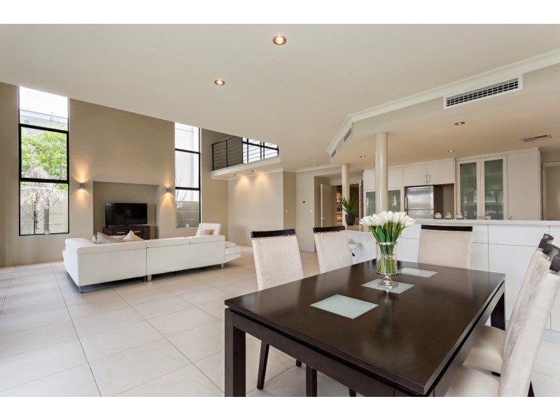 1 Waterlily Drive, Dudley Park WA 6210