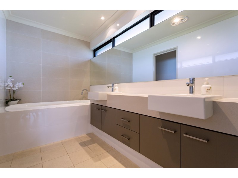 1 Waterlily Drive, Dudley Park WA 6210