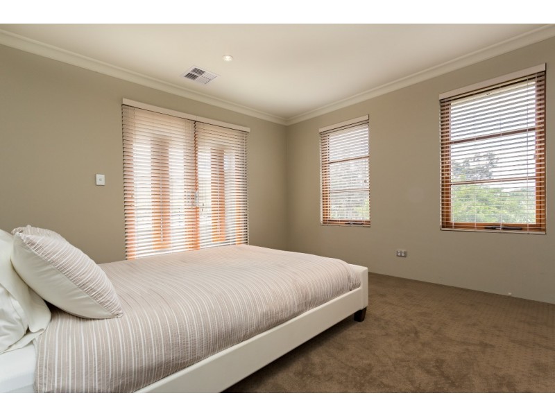 1 Waterlily Drive, Dudley Park WA 6210