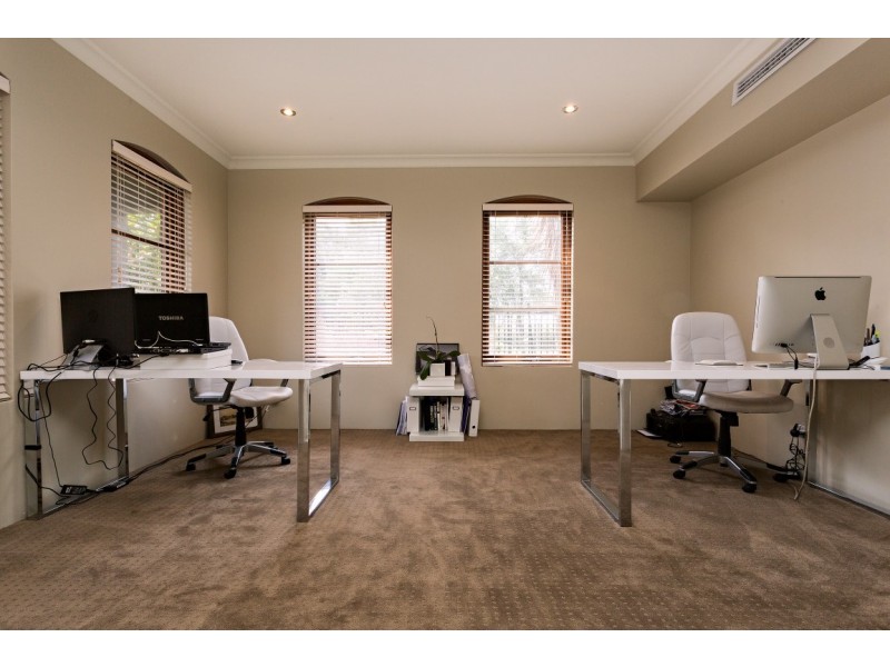 1 Waterlily Drive, Dudley Park WA 6210