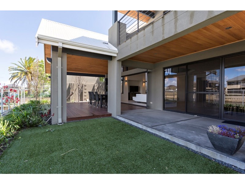 1 Waterlily Drive, Dudley Park WA 6210