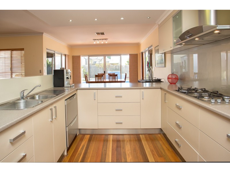 72 Newport Drive, Dudley Park WA 6210