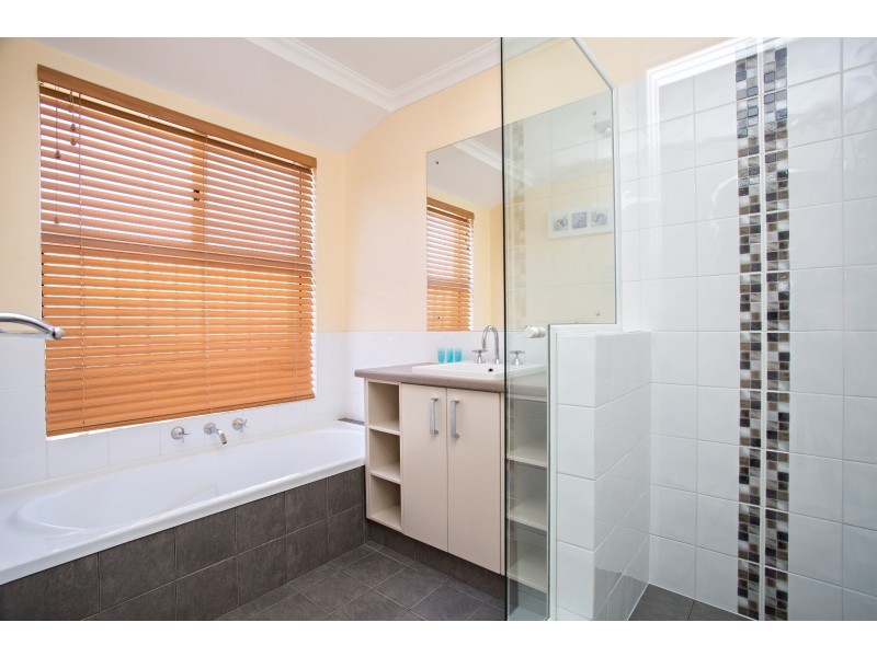 72 Newport Drive, Dudley Park WA 6210