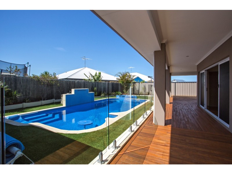 72 Newport Drive, Dudley Park WA 6210